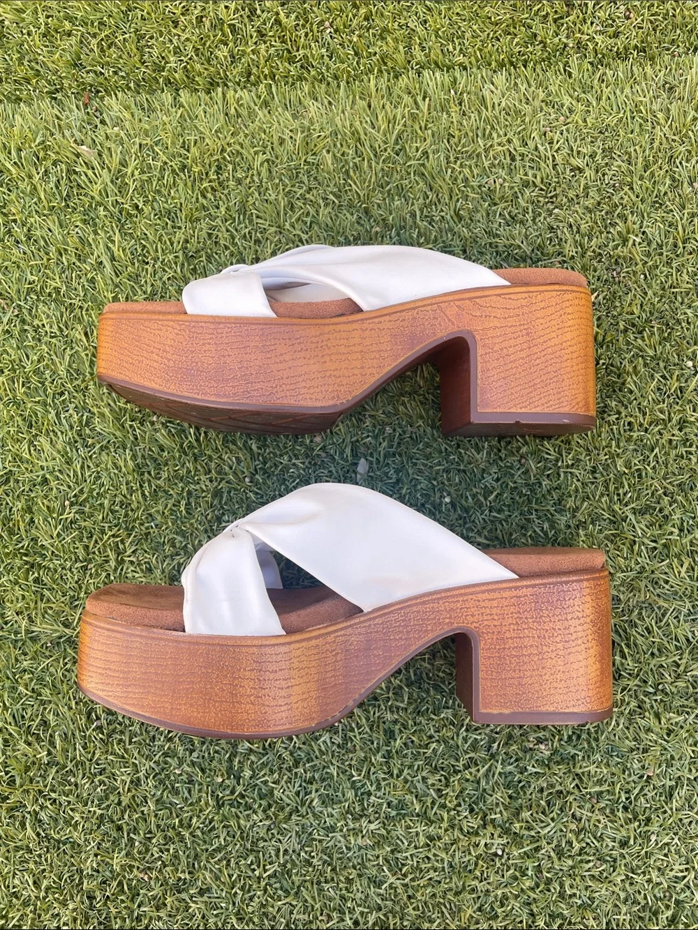 White Mountain White Knot Slide Sandals with Tan Footbed